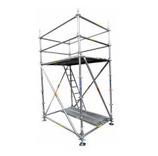 Andamio metálico tipo torre con plataforma y escaleras de acceso, ideal para trabajos de construcción en Bogotá